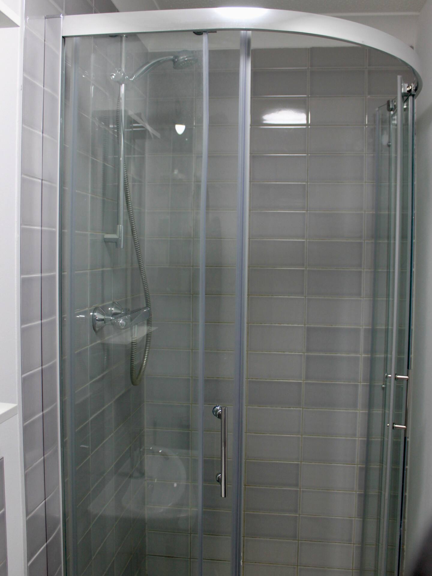 Modern kitchen amenities in furnished Three Bridges apartment